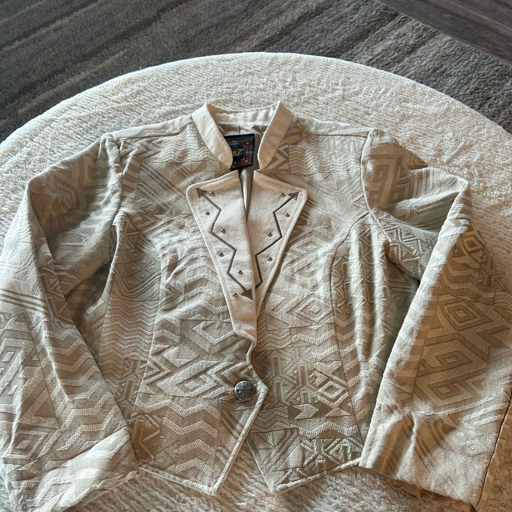 Beautiful vintage Circle T  ladies large jacket measures 21 inches pit to pit 19